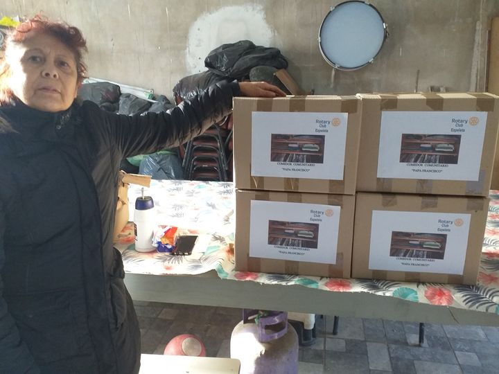Entrega de calzado y ropa a comedor comunitario